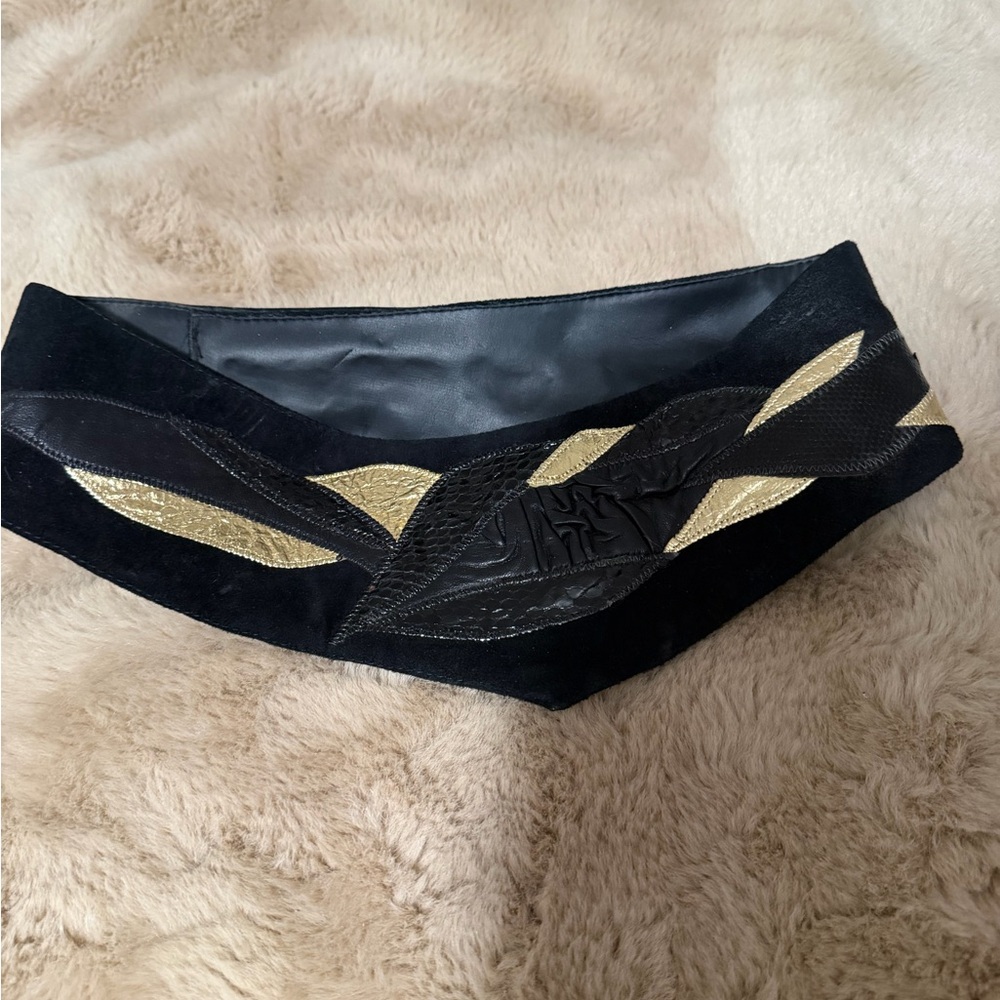 Augustine Taos New Mexico  Black and Gold Vintage Leather Belt S